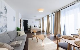 Global Living - Design Apartment I Rathausplatz I Kitchen I Augsburg